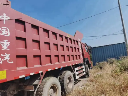 低價轉(zhuǎn)讓個人2020年豪沃后八輪5.8米6米自卸車