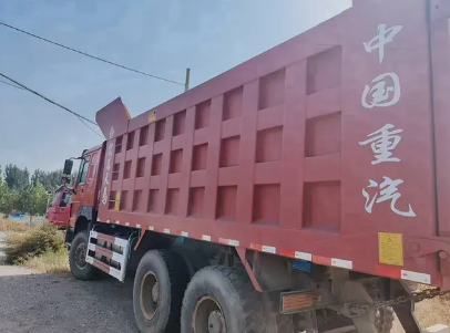 低價轉(zhuǎn)讓個人2020年豪沃后八輪5.8米6米自卸車