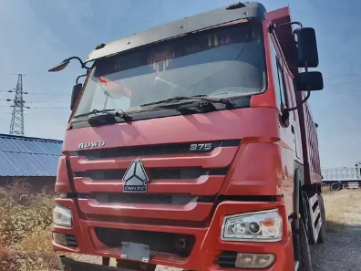 低價轉(zhuǎn)讓個人2020年豪沃后八輪5.8米6米自卸車